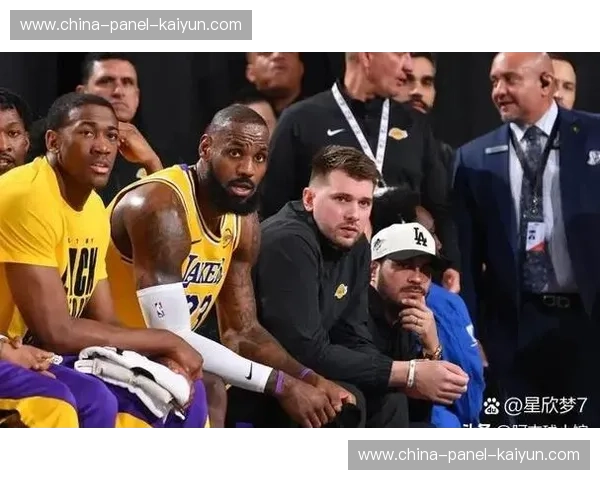 门兴前锋塔巴科维奇带伤出战,十球战绩扛起球队进攻重任 门兴前锋塔巴科维奇带伤出战,十球战绩扛起球队进攻重任