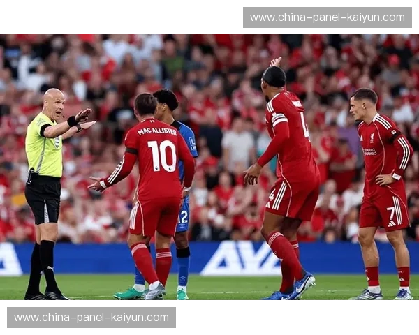 恩德里克背后铲球染红，VAR介入判罚引发广泛争议